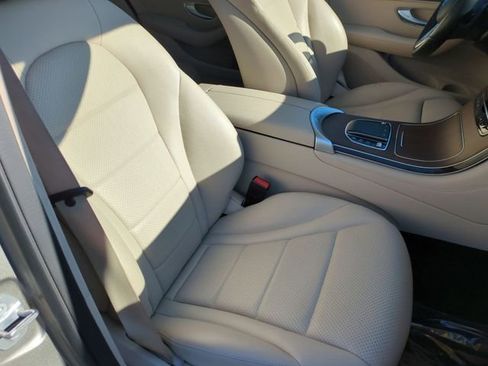 Used 2021 Mercedes-Benz GLC 300 4MATIC image 24