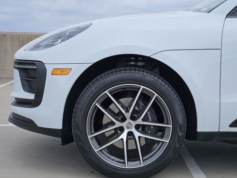 Certified 2025 Porsche Macan image 13