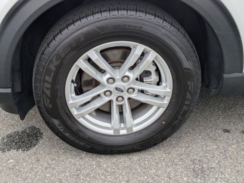 Used 2021 Ford Explorer XLT w/ Equipment Group 202A image 11