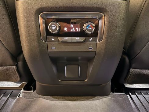 Used 2026 Chevrolet Tahoe High Country AWD/4WD image 39