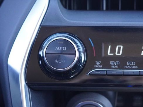 Certified 2024 Toyota Venza LE image 26