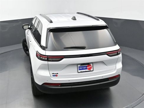 Used 2023 Jeep Grand Cherokee Altitude image 36