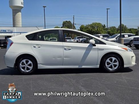 Used 2015 Toyota Prius Four FWD image 2