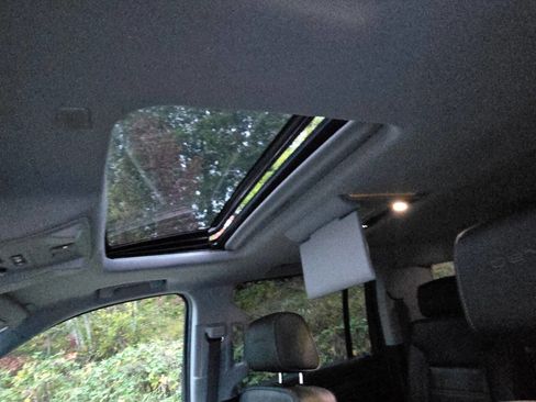 Used 2018 GMC Yukon XL Denali w/ Denali Ultimate Package image 35