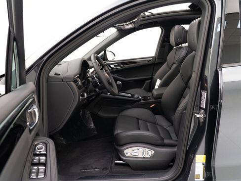 Certified 2026 Porsche Macan AWD/4WD image 17