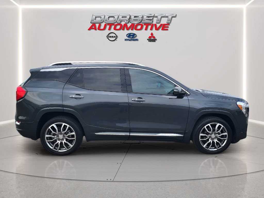 Used 2022 GMC Terrain Denali w/ Denali Premium Package AWD/4WD image 5