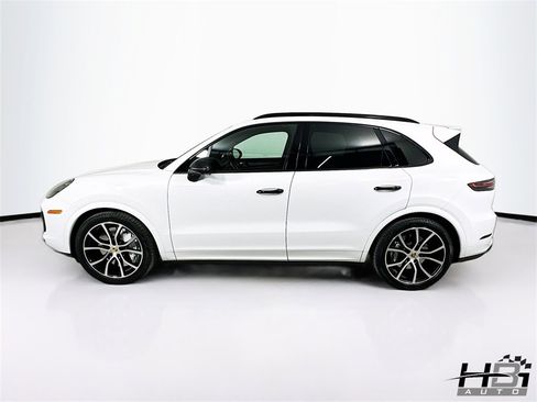 Used 2019 Porsche Cayenne Turbo w/ Premium Plus Package image 9