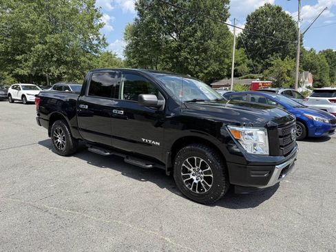 Used 2021 Nissan Titan SV w/ Accessory Utility Package AWD/4WD image 4