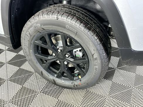 New 2026 Jeep Grand Cherokee Altitude AWD/4WD image 36