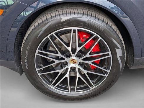 Used 2024 Porsche Cayenne AWD/4WD image 20