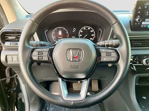 Used 2025 Honda Pilot EX-L image 11