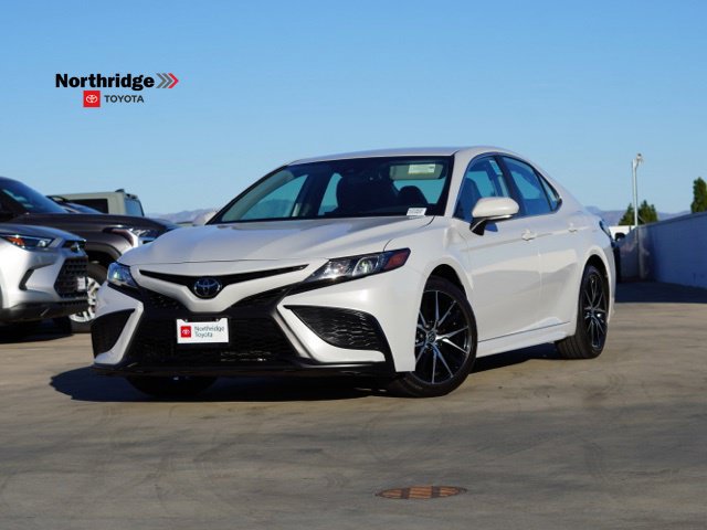 Used 2024 Toyota Camry SE w/ Convenience Package FWD image 2