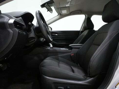 Used 2024 Nissan Altima 2.5 SV image 12