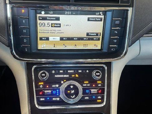 Used 2017 Lincoln Continental Reserve w/ Technology Package FWD image 13