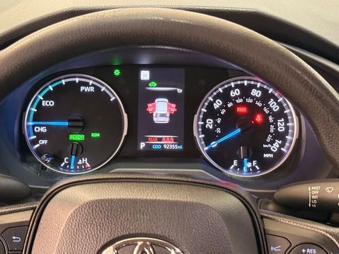 Used 2022 Toyota RAV4 LE image 21