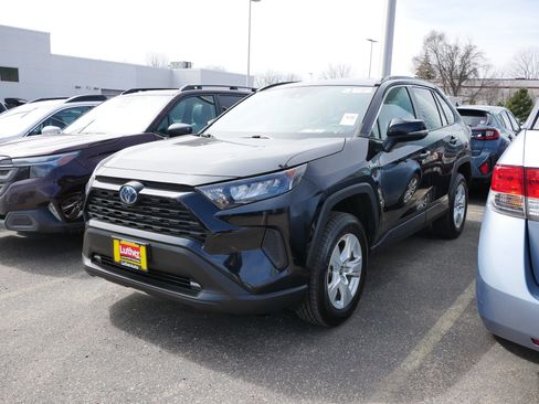 Used 2021 Toyota RAV4 LE image 2