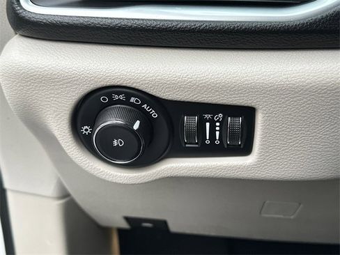 Used 2019 Chrysler Pacifica Limited image 22