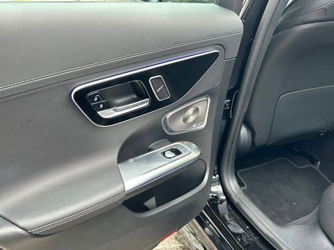 Used 2025 Mercedes-Benz C 300 4MATIC Sedan image 45