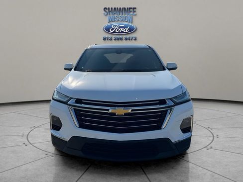 Used 2023 Chevrolet Traverse LT image 2