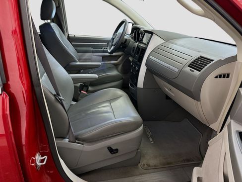 Used 2009 Dodge Grand Caravan SXT FWD image 32
