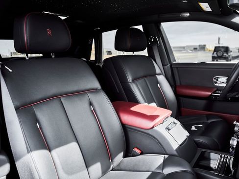 Used 2024 Rolls-Royce Phantom Sedan RWD image 58