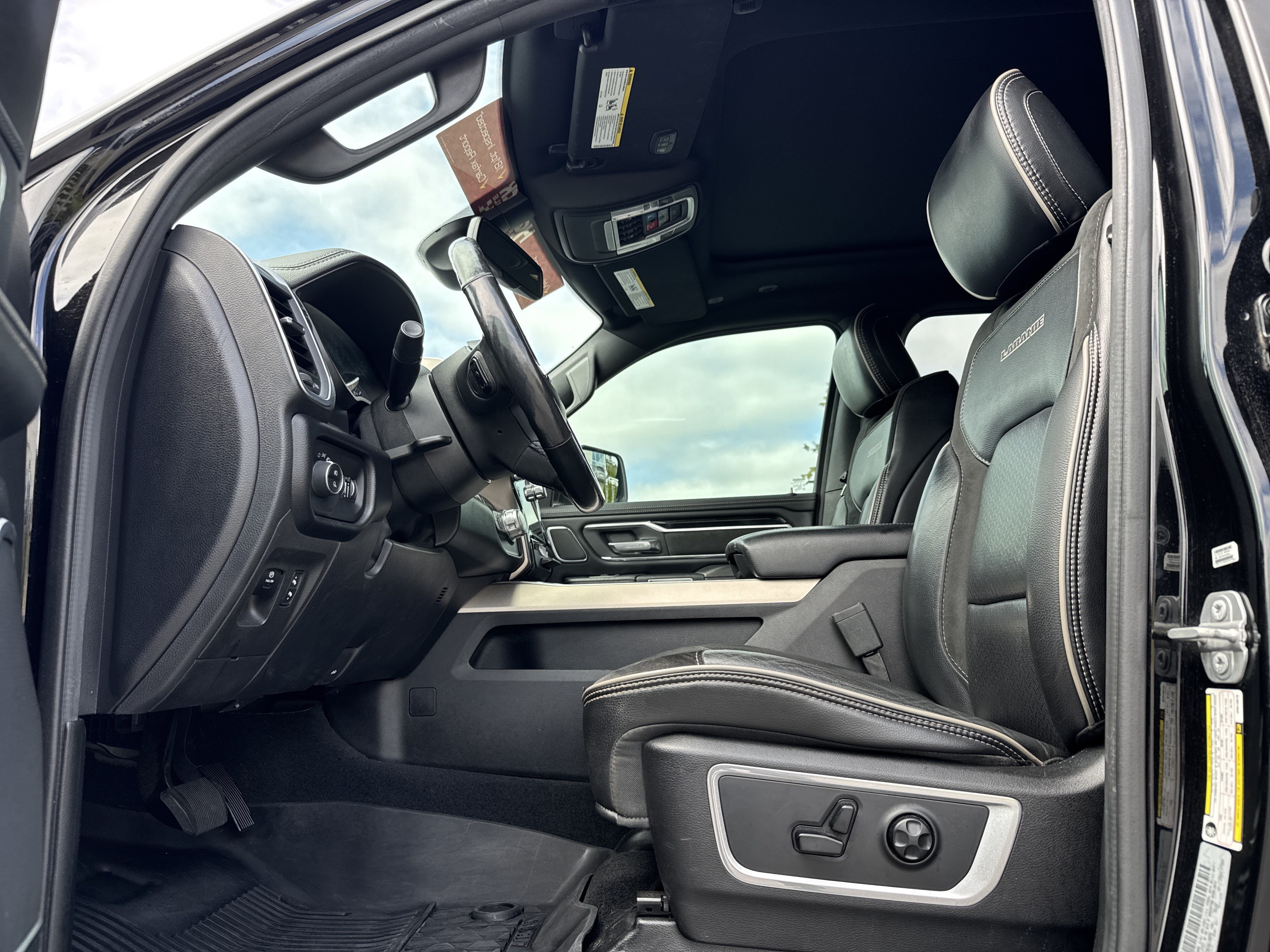 Used 2019 RAM 1500 Laramie AWD/4WD image 17