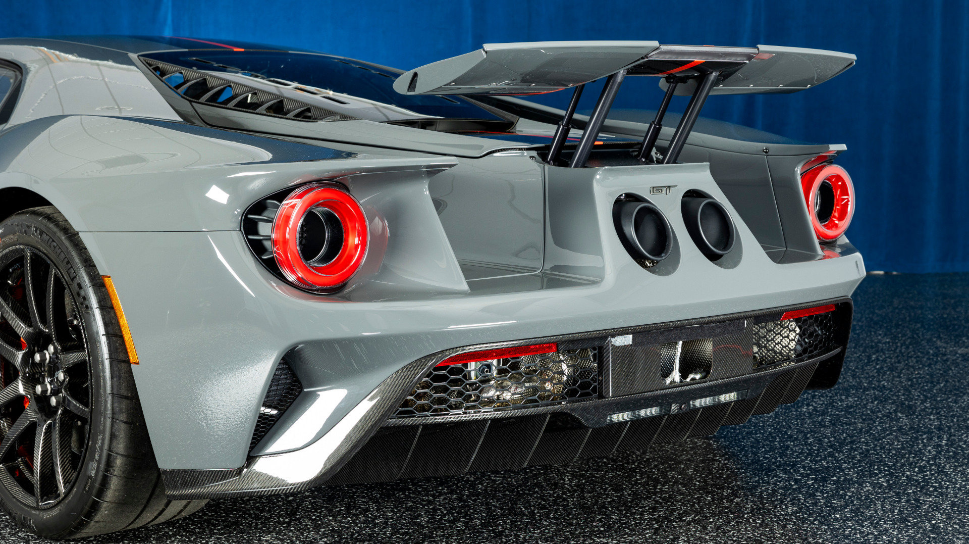 Used 2020 Ford GT Carbon Series RWD image 11