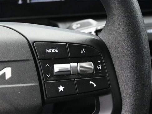 Used 2025 Kia K4 LXS image 16