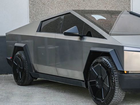 Used 2024 Tesla Cybertruck Cyberbeast AWD/4WD image 8