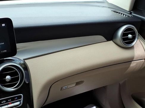 Used 2021 Mercedes-Benz GLC 300 image 23