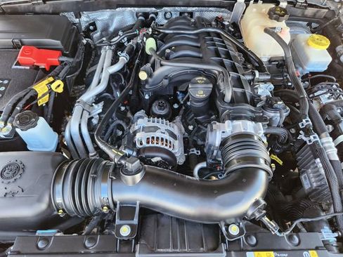 Used 2024 Jeep Wrangler Unlimited Sahara w/ Technology Group AWD/4WD image 32
