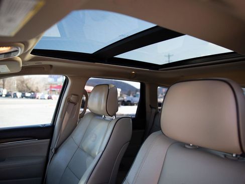 Used 2018 Jeep Grand Cherokee Overland image 14