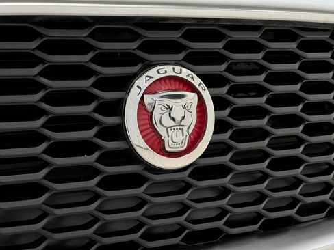 Used 2020 Jaguar XE S RWD image 39