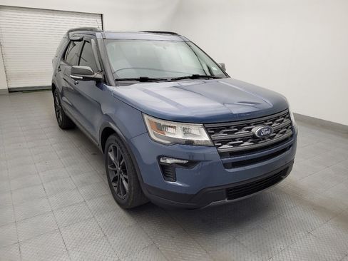 Used 2018 Ford Explorer XLT w/ Equipment Group 202A FWD image 13