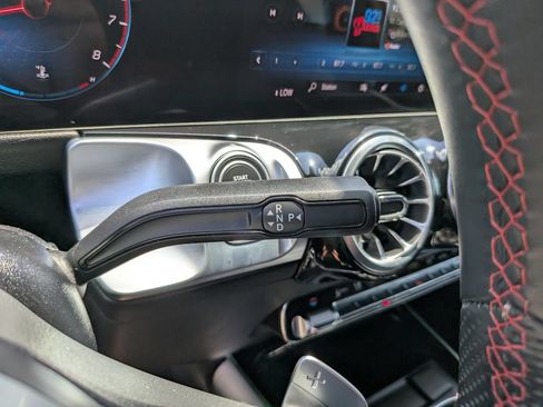 Used 2023 Mercedes-Benz GLB 250 image 33