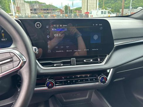 Used 2025 Chevrolet Equinox LT w/ Convenience Package II AWD/4WD image 16