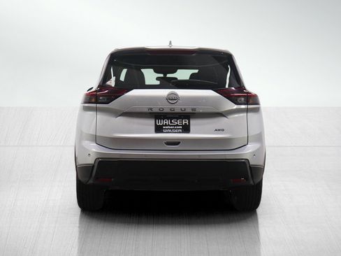 Used 2025 Nissan Rogue SV AWD/4WD image 4