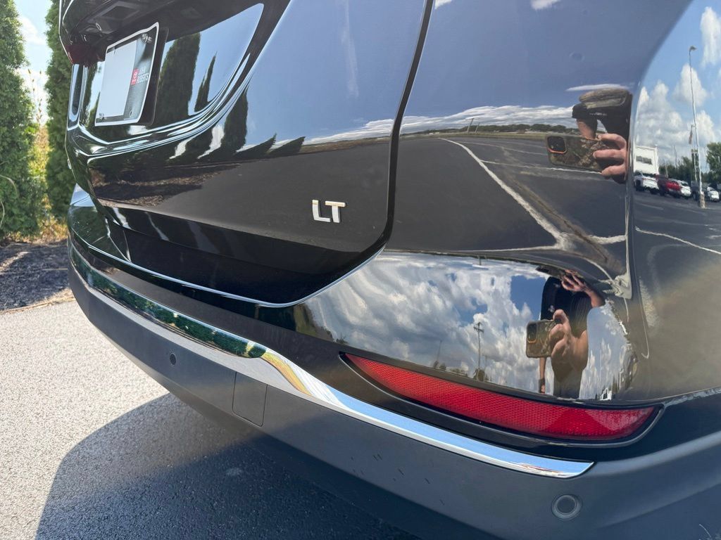 Used 2020 Chevrolet Equinox LT w/ Midnight Edition FWD image 9