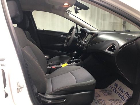 Used 2018 Chevrolet Cruze LS image 12