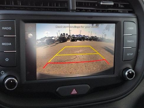 Used 2025 Kia Soul LX w/ LX Technology Package FWD image 18