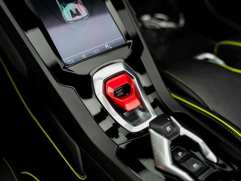Used 2020 Lamborghini Huracan EVO RWD image 50