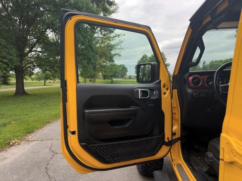 Used 2021 Jeep Wrangler Unlimited Rubicon w/ Dual Top Group AWD/4WD image 25