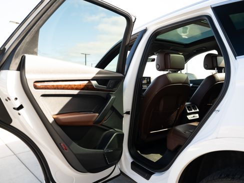 Used 2018 Audi Q5 2.0T Premium Plus w/ Premium Plus Package image 29