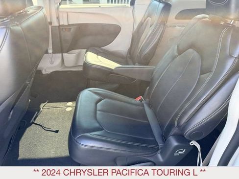 Certified 2024 Chrysler Pacifica Touring-L FWD image 15