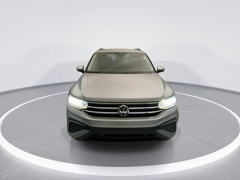 Used 2022 Volkswagen Tiguan SE AWD/4WD image 9