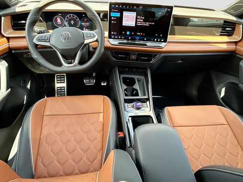 New 2026 Volkswagen Tiguan SEL R-Line AWD/4WD image 16