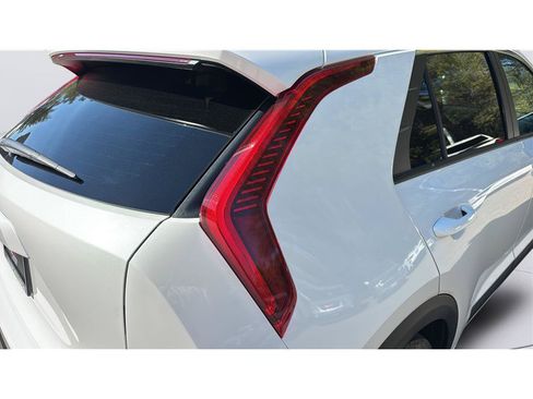 Used 2025 Kia Niro LX FWD image 38
