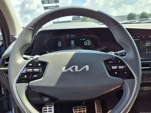 Used 2025 Kia Niro EX Touring FWD image 25