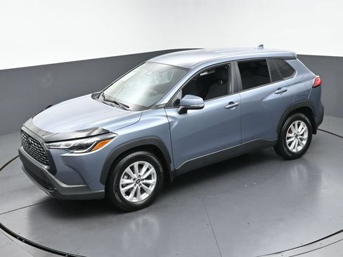 Used 2023 Toyota Corolla Cross LE AWD/4WD image 4