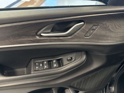 Used 2023 Jeep Grand Cherokee Limited AWD/4WD image 22